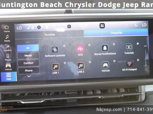 Used 2024 Jeep Wrangler Sahara image 29