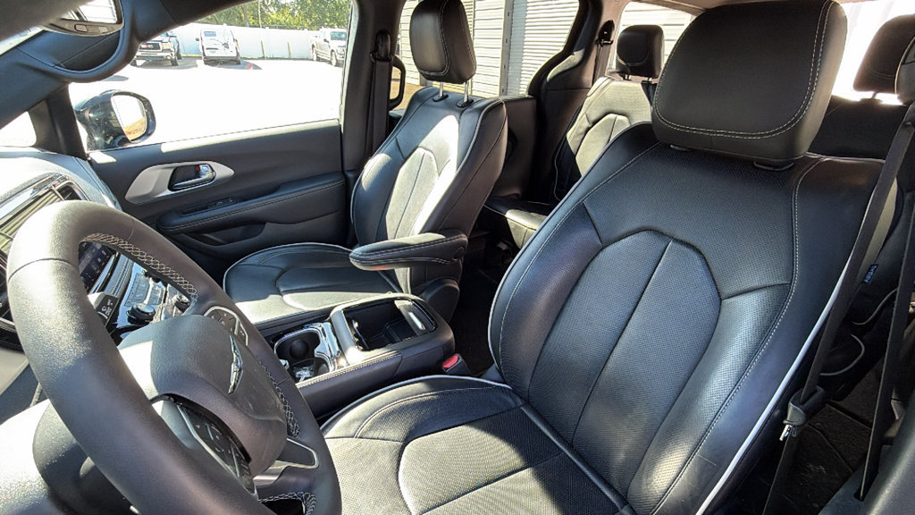 Used 2026 Chrysler Pacifica Limited FWD image 21