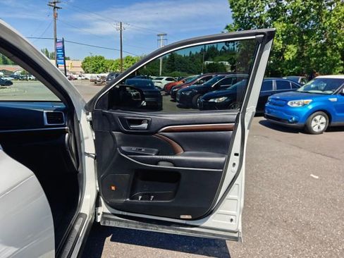 Used 2015 Toyota Highlander Limited AWD/4WD image 21