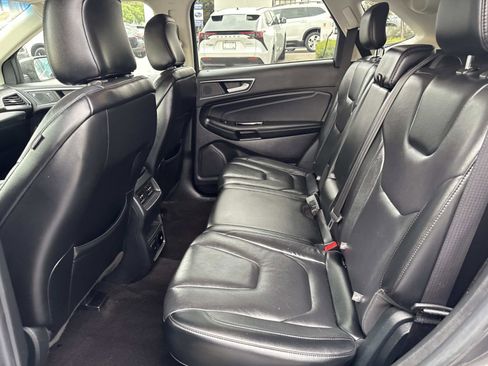 Used 2020 Ford Edge Titanium image 12