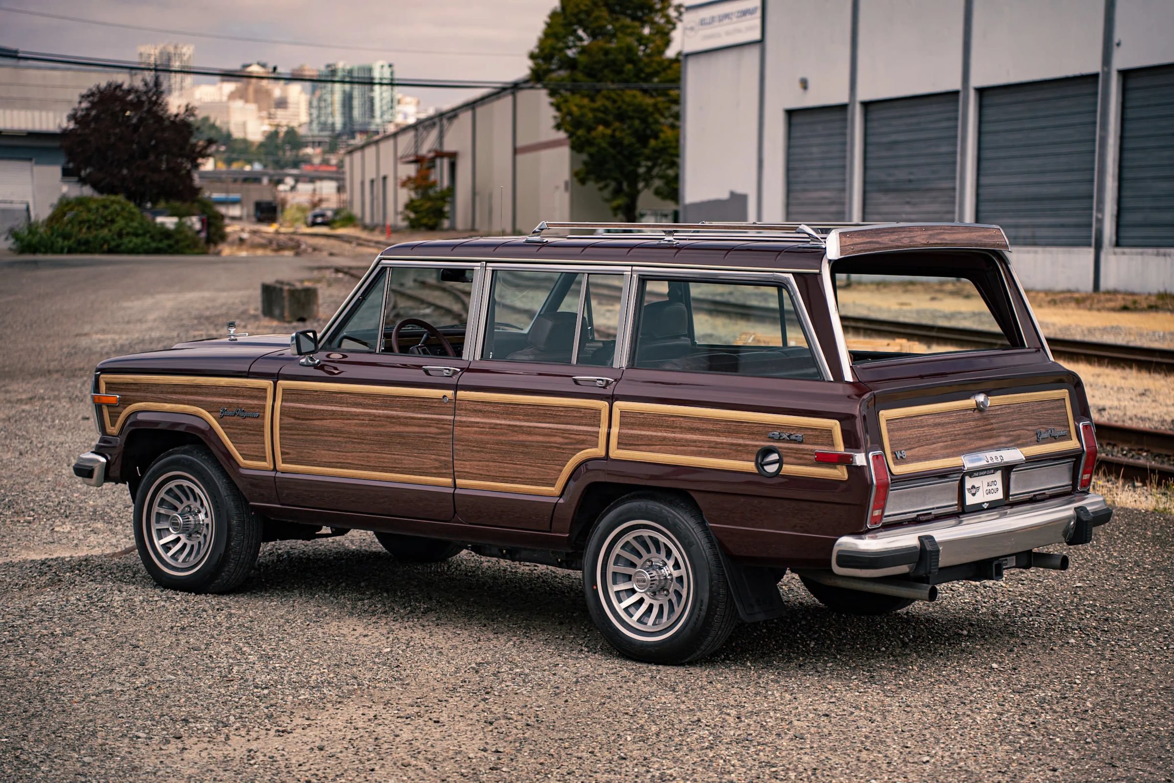 Used 1987 Jeep Grand Wagoneer AWD/4WD image 38