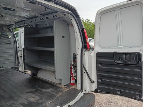 Used 2017 Chevrolet Express 2500 RWD image 23