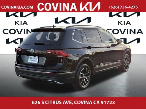 Used 2021 Volkswagen Tiguan SE w/ Panoramic Sunroof Package image 8