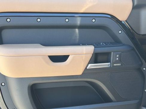 New 2026 Land Rover Defender 110 X-Dynamic SE image 22