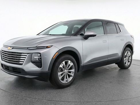 Used 2025 Chevrolet Equinox LT image 3