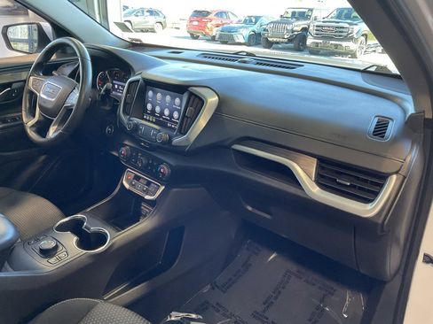 Used 2022 GMC Terrain SLE w/ Driver Convenience Package image 19