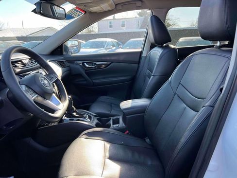 Used 2019 Nissan Rogue SL w/ Premium Package image 15