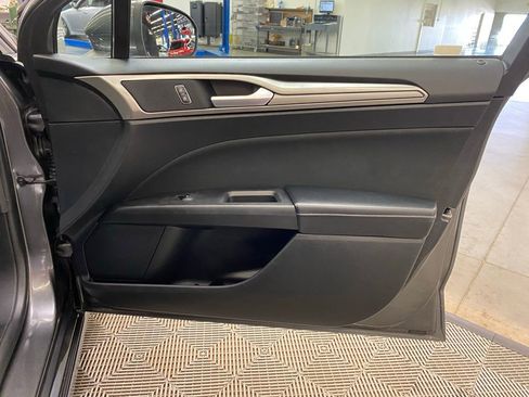 Used 2018 Ford Fusion SE w/ Fusion SE Technology Package image 15