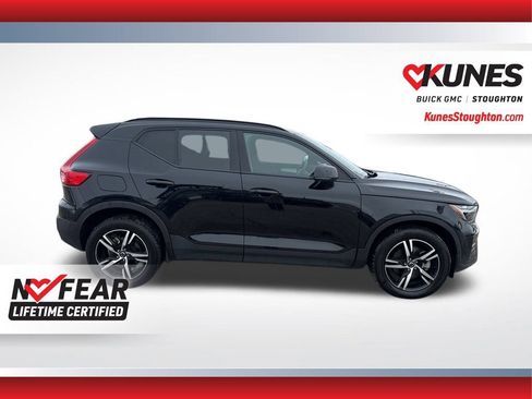 Used 2024 Volvo XC40 B5 Core AWD/4WD image 13