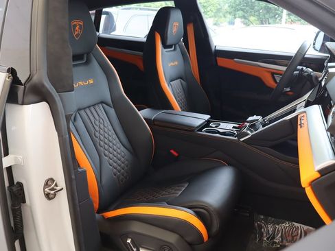 Used 2024 Lamborghini Urus S AWD/4WD image 12