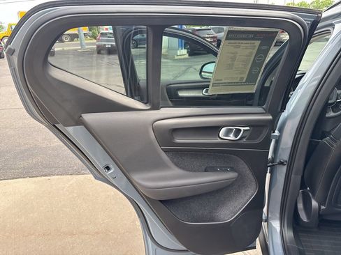 Certified 2023 Volvo XC40 B5 Ultimate w/ Protection Package Premier AWD/4WD image 32