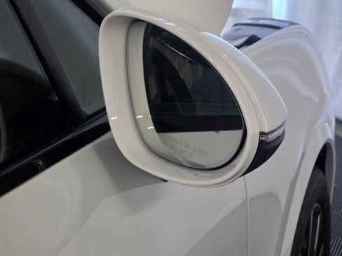 Certified 2025 Porsche Cayenne S AWD/4WD image 31