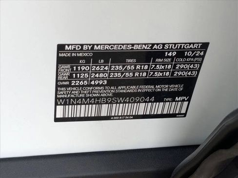 Used 2025 Mercedes-Benz GLB 250 4MATIC image 17