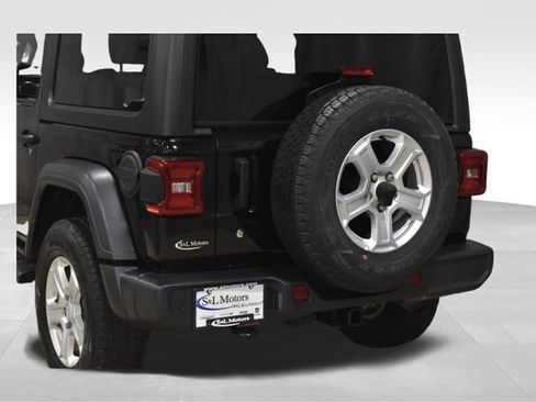 Used 2020 Jeep Wrangler Sport image 9
