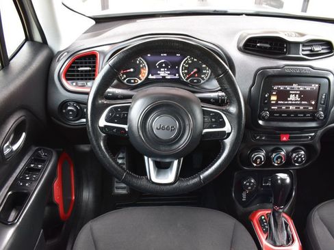 Used 2017 Jeep Renegade Trailhawk AWD/4WD image 24