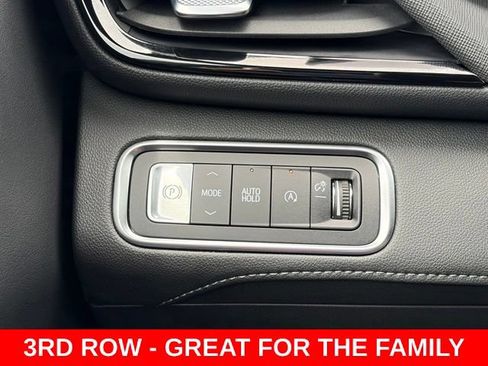 Certified 2025 Buick Enclave Preferred FWD image 20