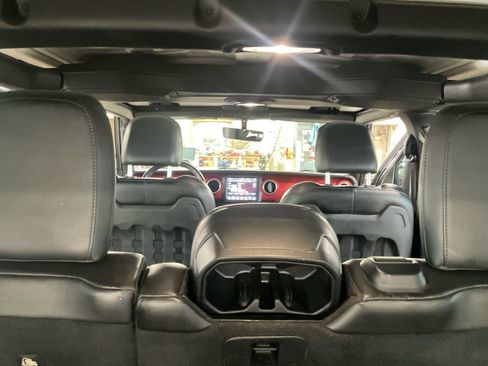 Used 2018 Jeep Wrangler Unlimited Rubicon AWD/4WD image 19