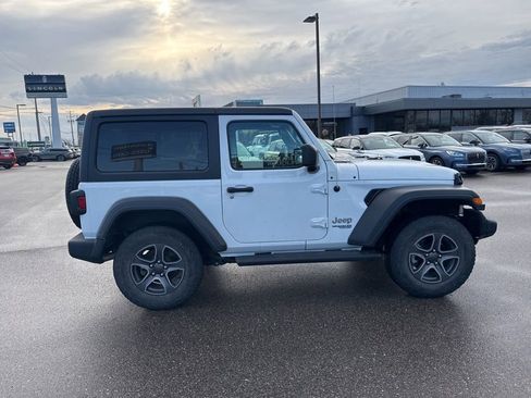 Used 2019 Jeep Wrangler Sport image 6