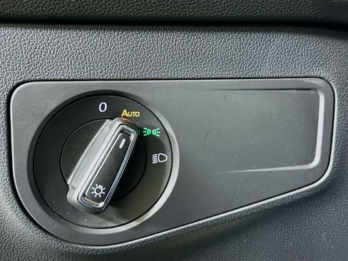 Used 2024 Volkswagen Tiguan SE image 17