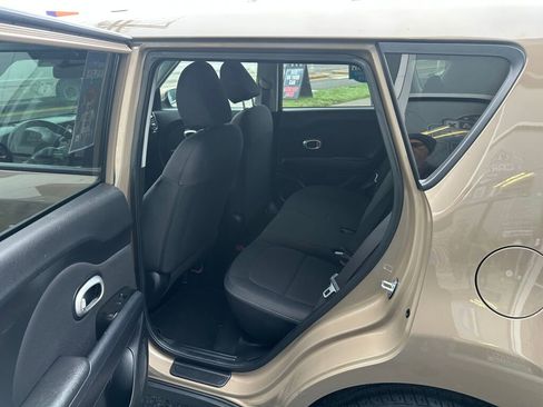 Used 2015 Kia Soul image 9