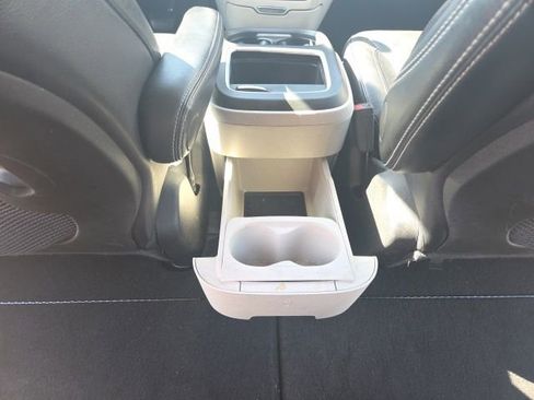 Used 2022 Chrysler Pacifica Touring-L FWD image 22