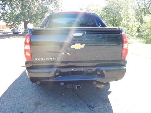 Used 2013 Chevrolet Avalanche LT image 10