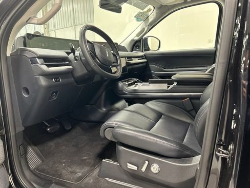 Certified 2026 Lincoln Navigator Reserve AWD/4WD image 10