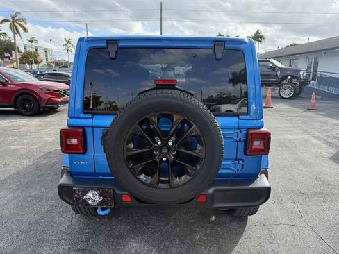 Used 2022 Jeep Wrangler Unlimited Sahara 4xe image 7