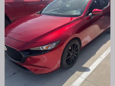 Used 2019 MAZDA MAZDA3 Hatchback w/ Preferred Package FWD image 1