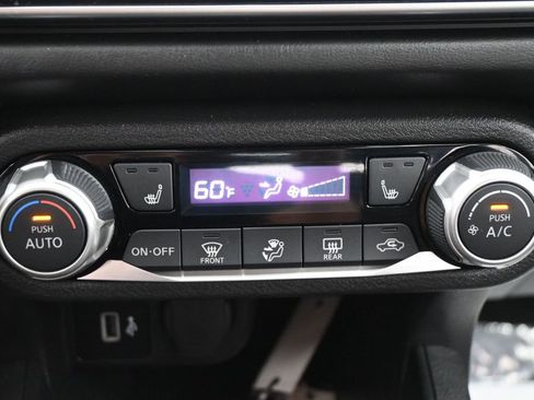 Used 2022 Nissan Versa SR w/ Convenience Package image 14