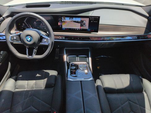 Used 2025 BMW i7 xDrive60 AWD/4WD image 29