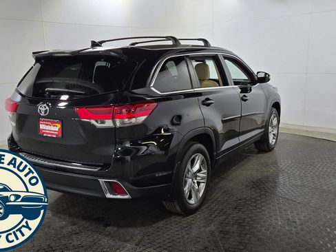 Used 2017 Toyota Highlander Limited w/ Protection Package #3 AWD/4WD image 7