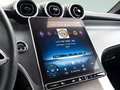 Used 2024 Mercedes-Benz GLC 300 4MATIC image 41