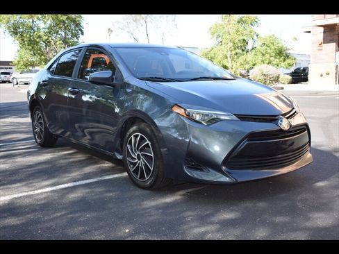 Used 2017 Toyota Corolla LE w/ Carpet Mat Package (TMS) FWD image 2