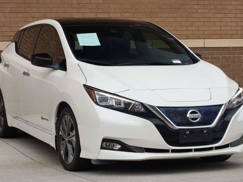 Used 2018 Nissan Leaf SV w/ SV Technology Package FWD image 6