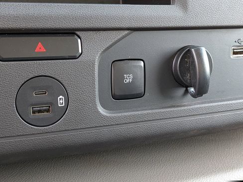 Certified 2023 Ford E-450 and Econoline 450 Super Duty w/ Power Windows & Locks Group RWD image 11