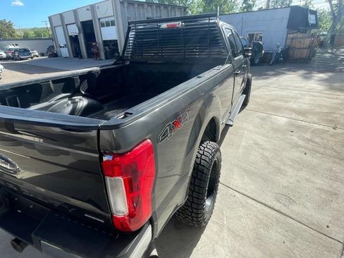 Used 2017 Ford F250 XLT AWD/4WD image 3