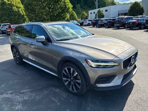 Used 2020 Volvo V60 T5 Cross Country AWD/4WD image 7