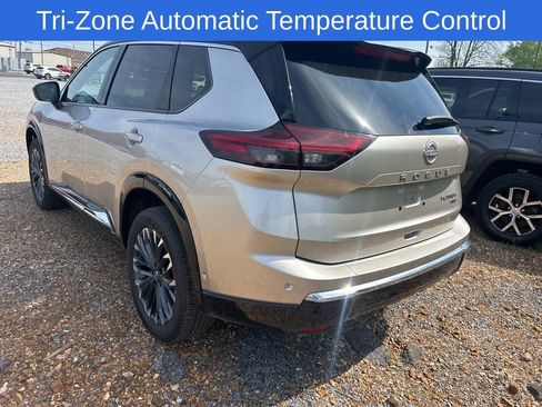 Used 2025 Nissan Rogue Platinum w/ Tech Package image 6