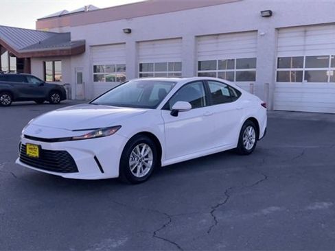 Used 2025 Toyota Camry LE image 5