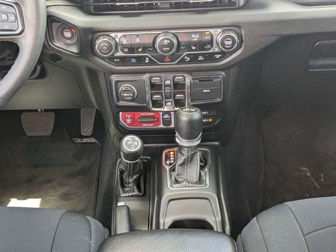 Used 2024 Jeep Wrangler Unlimited AWD/4WD image 17