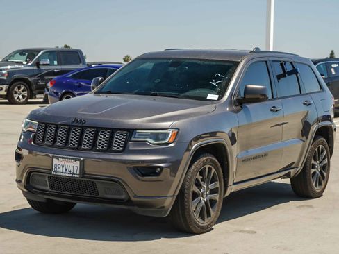 Used 2020 Jeep Grand Cherokee Altitude AWD/4WD image 3