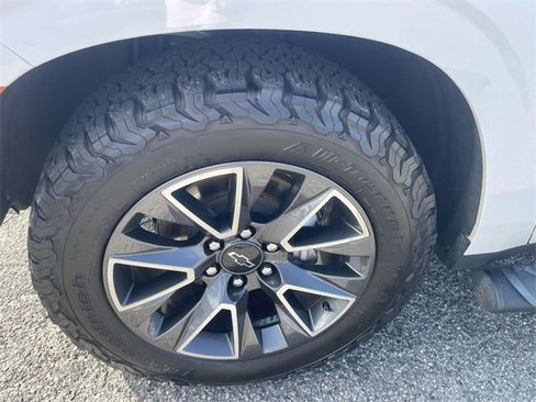 Used 2021 Chevrolet Tahoe Z71 w/ Z71 Off-Road Package image 11