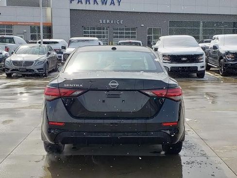 Used 2025 Nissan Sentra SV w/ SV Premium Package image 7