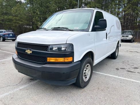 Used 2023 Chevrolet Express 3500 w/ Driver Convenience Package image 3
