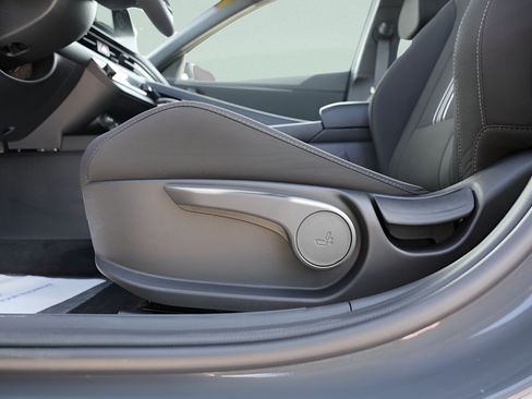 Certified 2025 Hyundai Elantra SEL FWD image 21