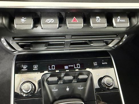 Certified 2025 Porsche 911 Turbo AWD/4WD image 33