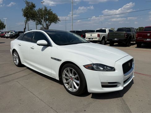 Used 2017 Jaguar XJ R-Sport RWD image 4