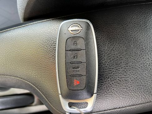 Used 2025 Nissan Versa SV FWD image 21