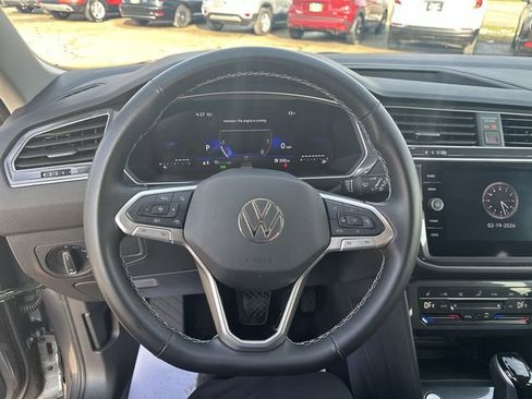 Used 2024 Volkswagen Tiguan SE image 14